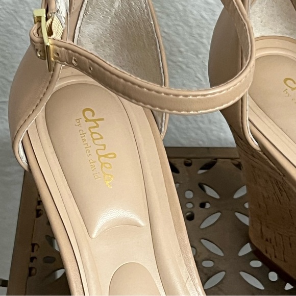 Charles by Charles David Lois Platform Wedge Sandal Beige Size 9 - Picture 8 of 9
